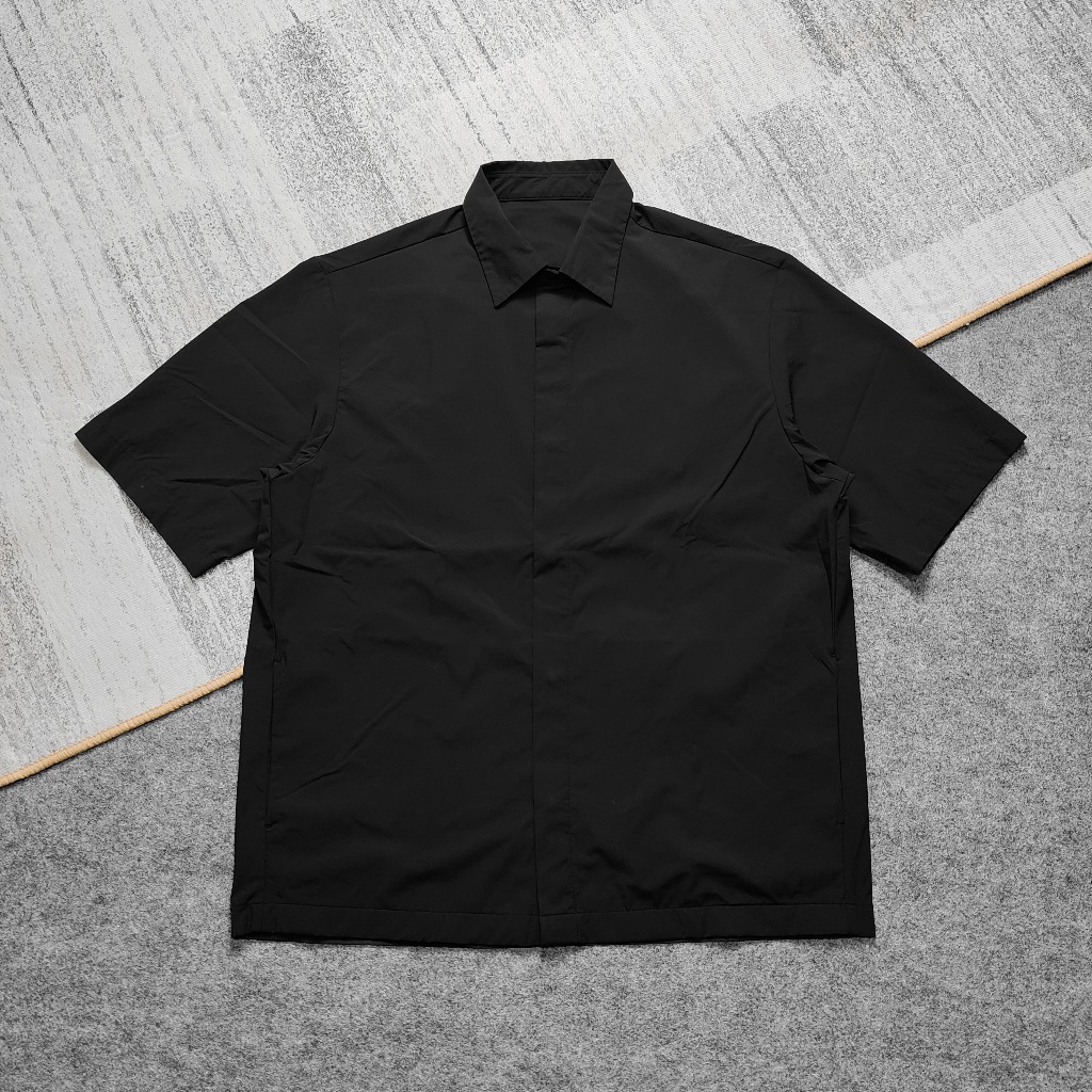 GU Uniqlo Nylon Stretch Shirt Black Kemeja