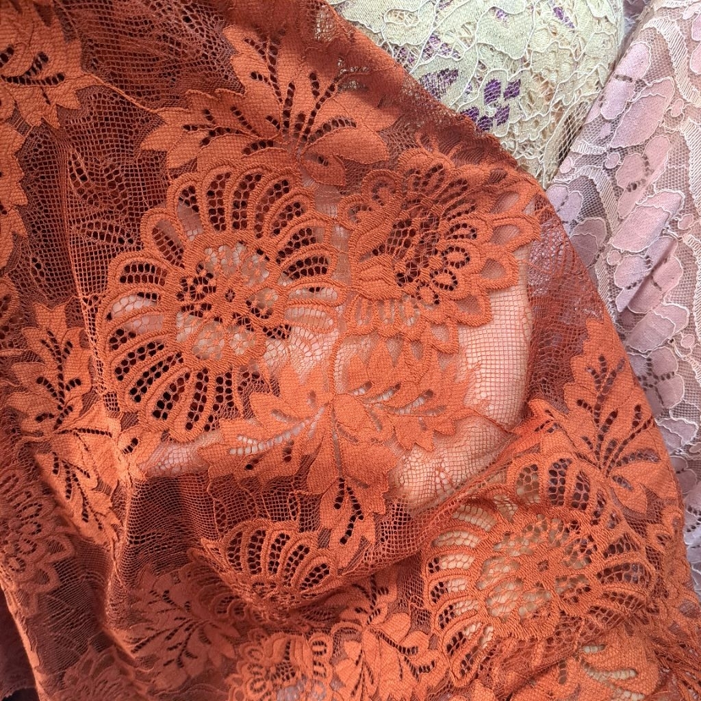 kain brokat semi prada - kain brokat antik warna bata - brokat katun meteran