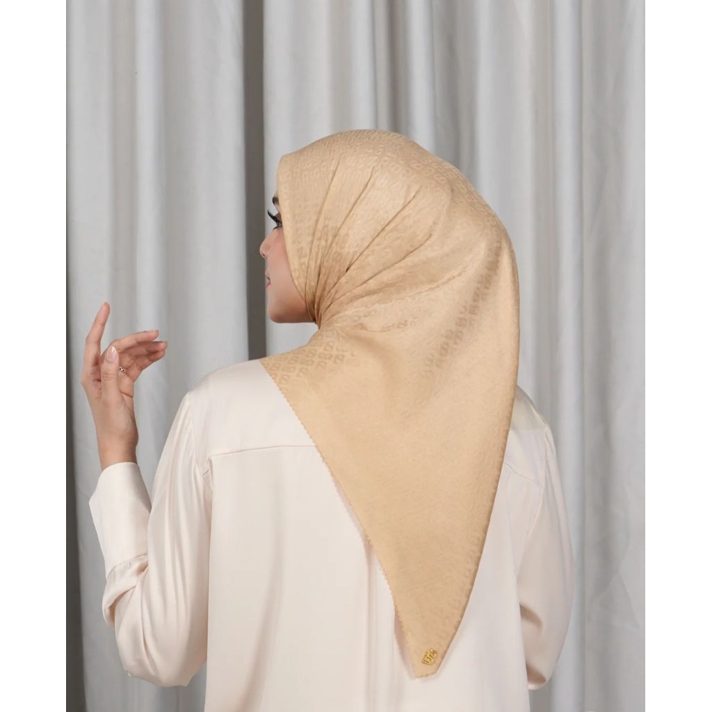 Everyday Tapis Embossed 2.0 BUTTONSCARVES
