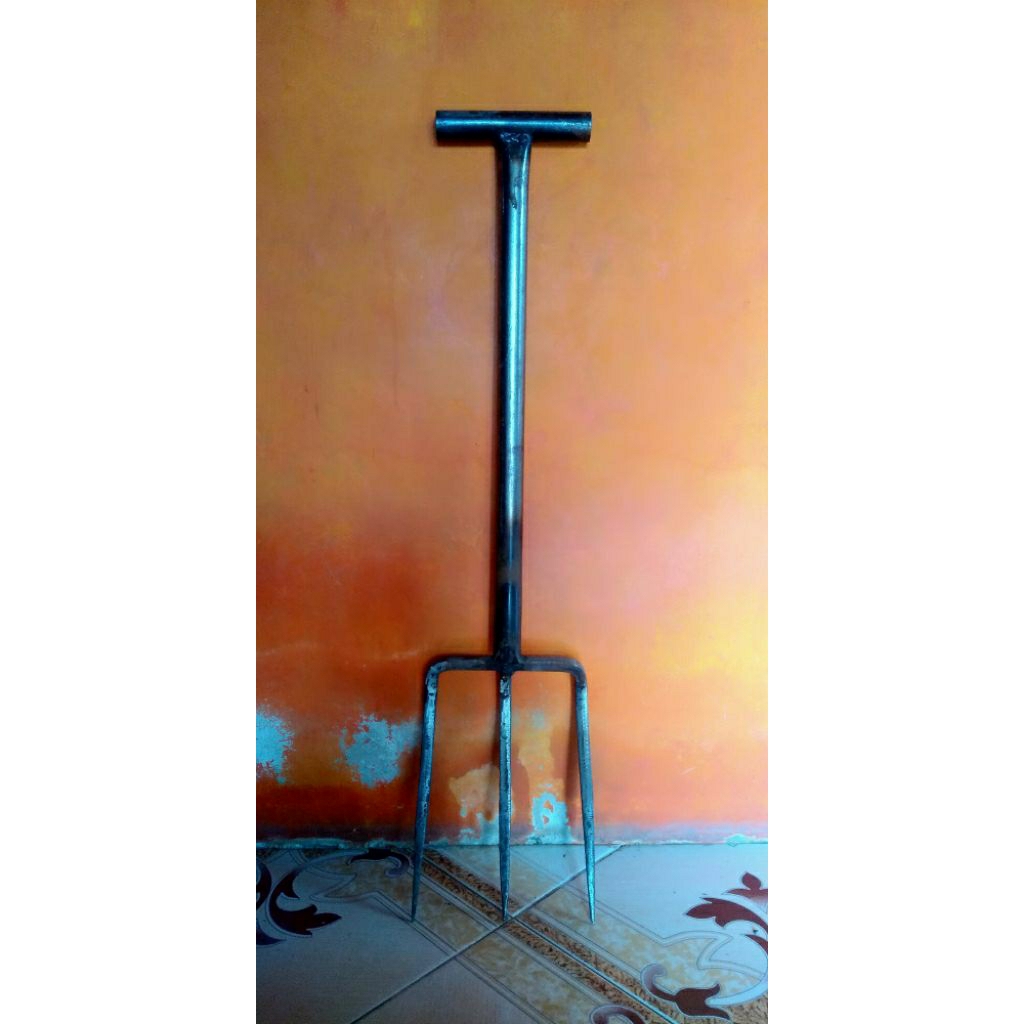Garpu tanah/Garpu injak
