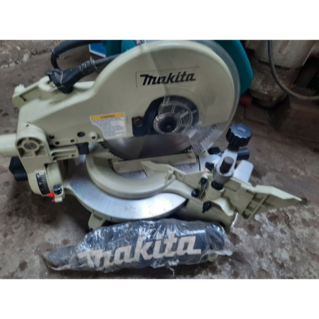 Mesin Potong Alumunium Makita LS1040