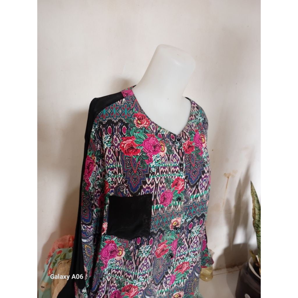 Kaos lengan panjang motif bunga