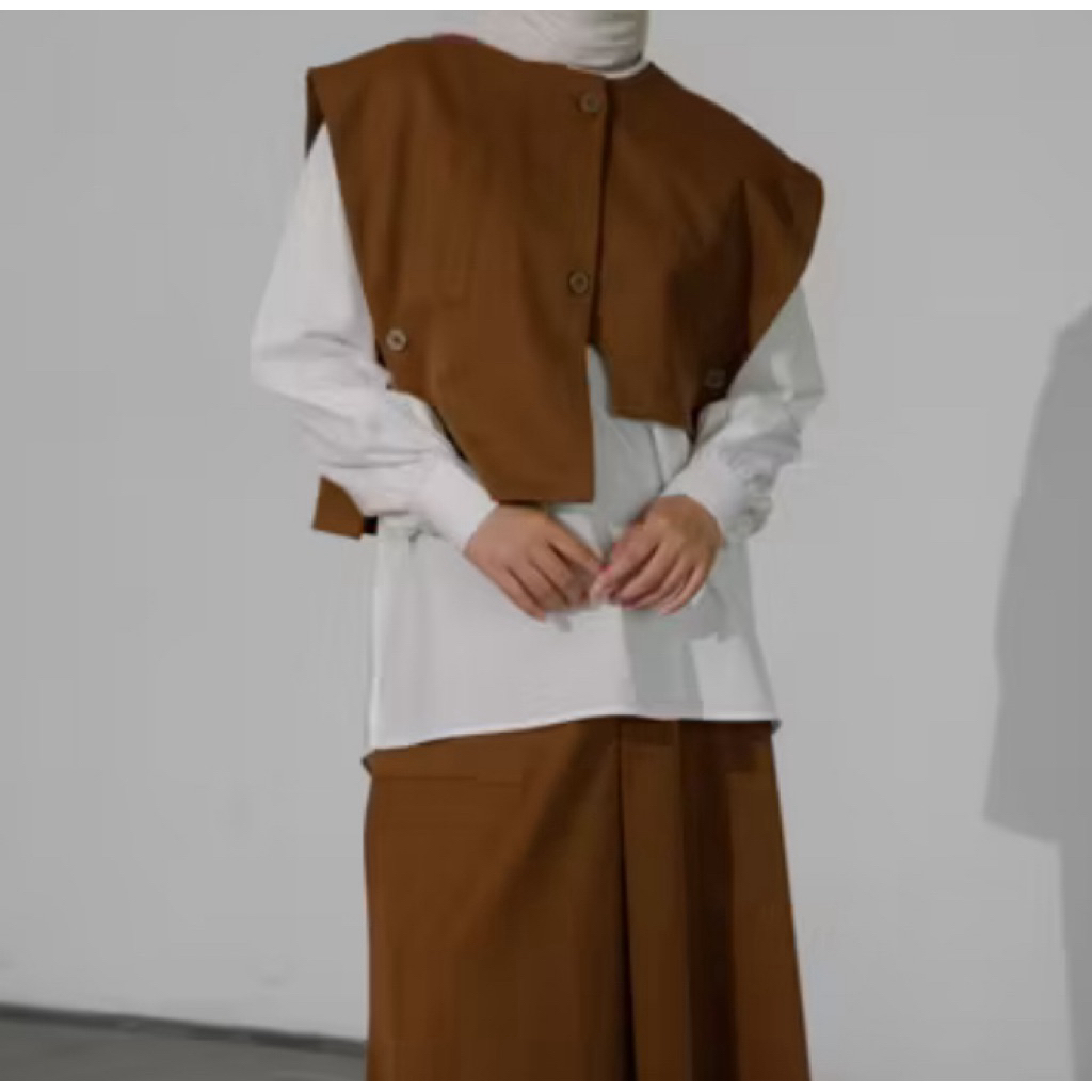 PRELOVED moon crop vest jedda