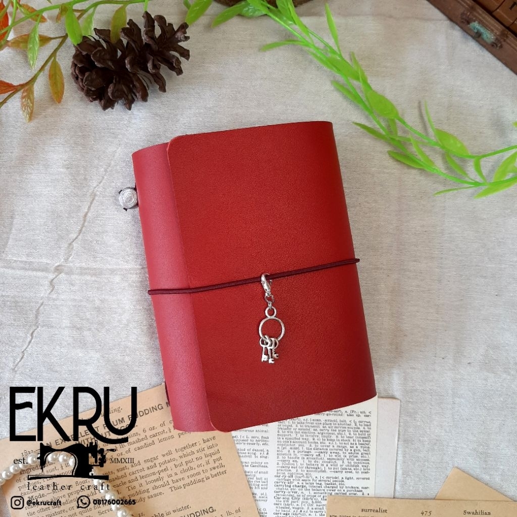 

PASSPORT B7 - FLAP - RED CHILLI PEPPER - TRAVELERS NOTEBOOK GENUINE LEATHER COVER / MIDORI / JOURNAL / JURNAL KULIT ASLI / NOTES / BUKU / DIARY