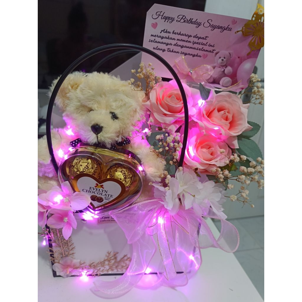 

BUKET ULTAH / KADO ULTAH / KADO WISUDA / KADO VALENTINE / KADO BONEKA / BUKET BUNGA / GIFT / HAMPERS