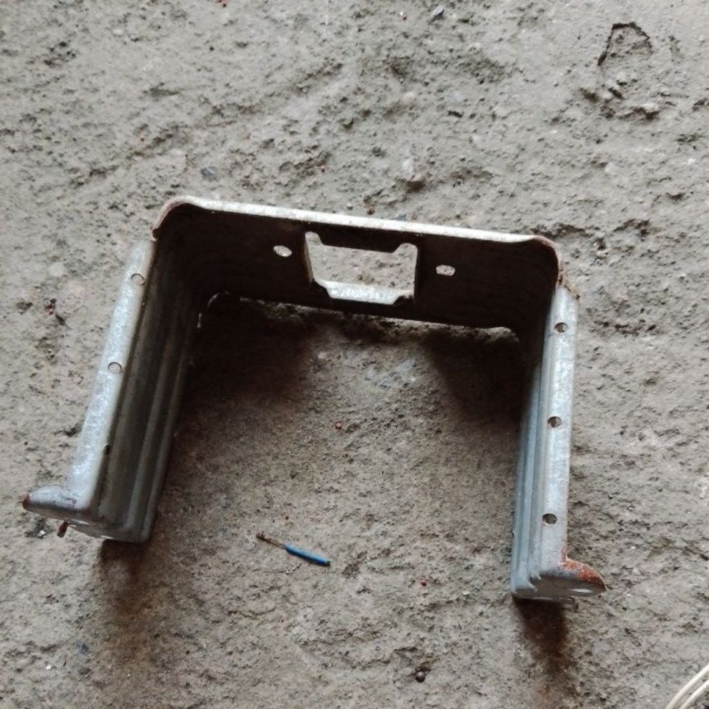 briket dudukan dinamo mesin cuci 1 tabung