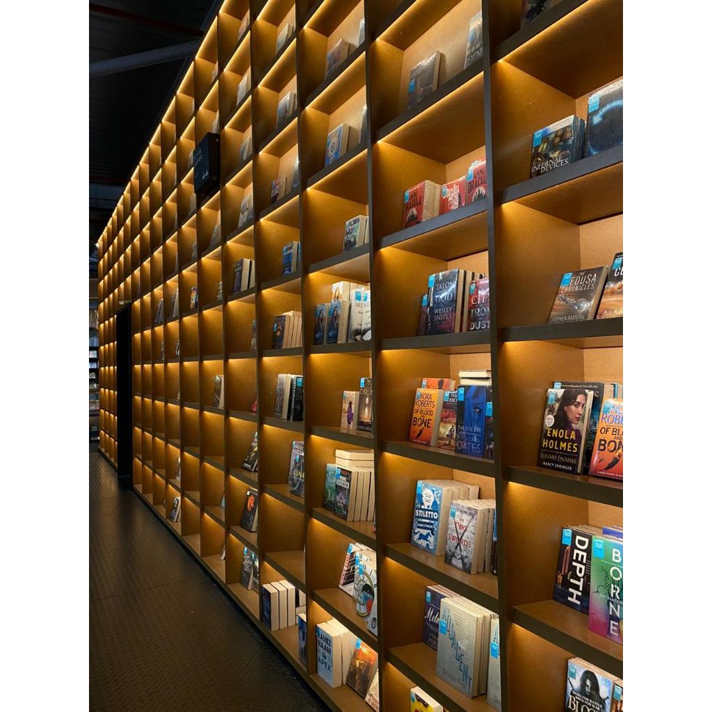 Buku & Novel - Fiksi/Non-Fiksi