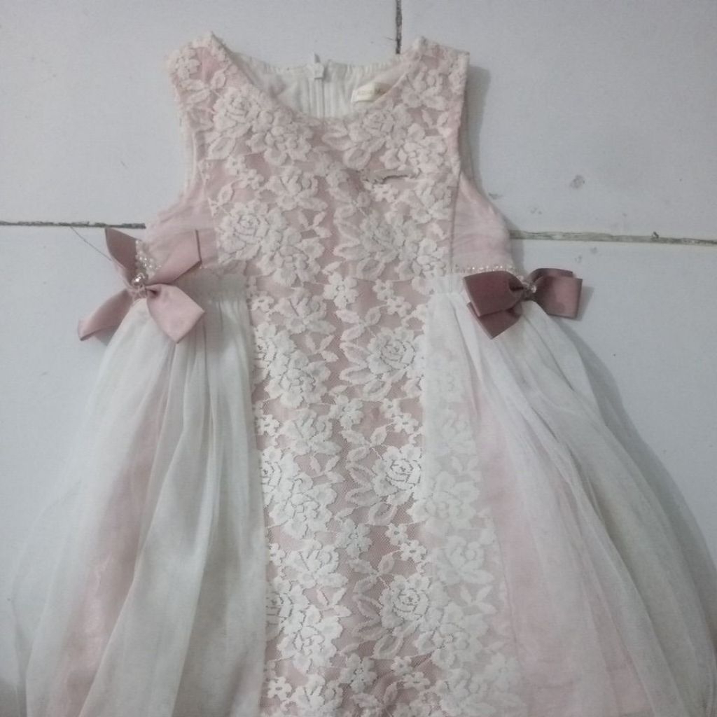 gaun anak perempuan merah muda