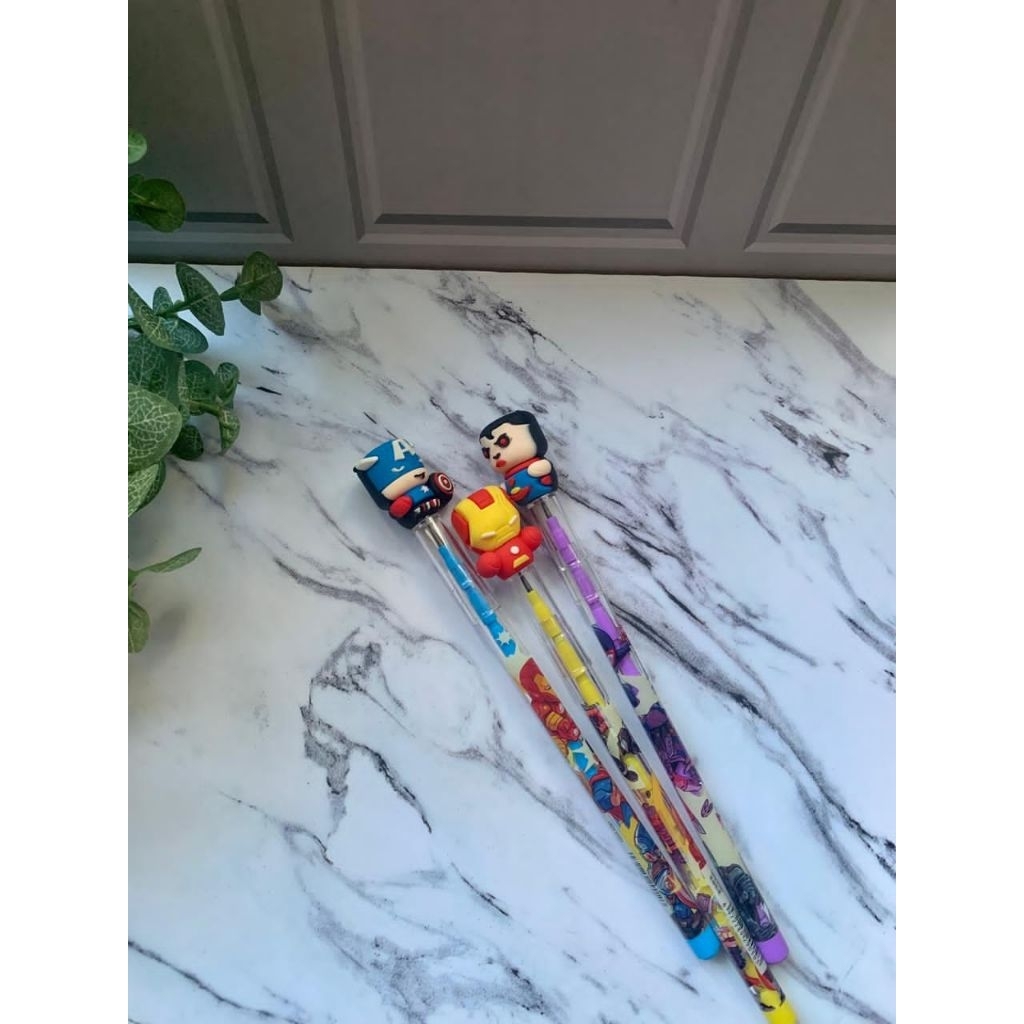 

pensil bensia karakter superhero