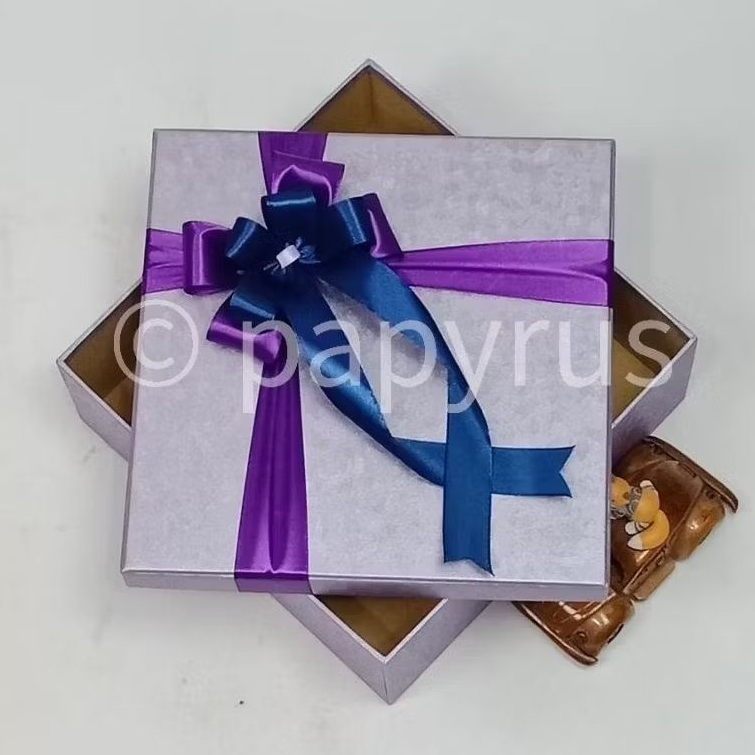 

PAPYRUS 25x25 Tinggi 5cm Kotak Kado Gift Box Hardbox Hampers Hadiah V3