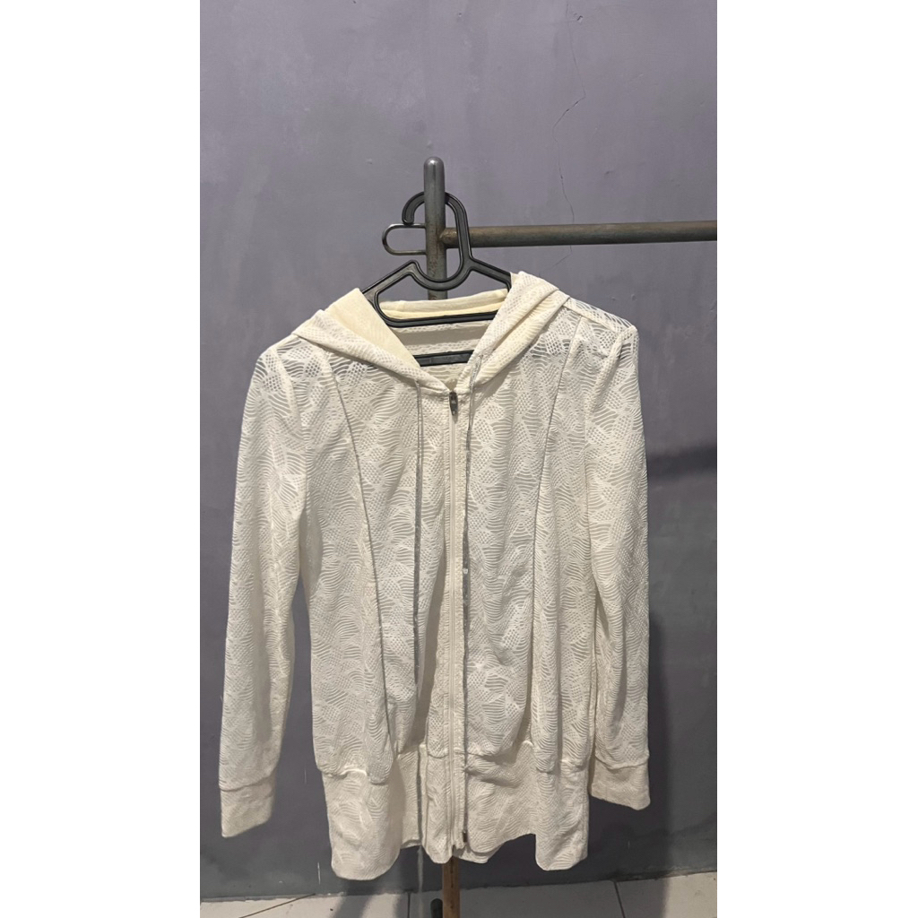 jaket putih preloved