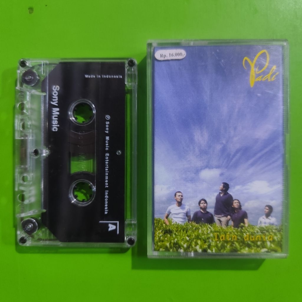Kaset PADI Lain Dunia