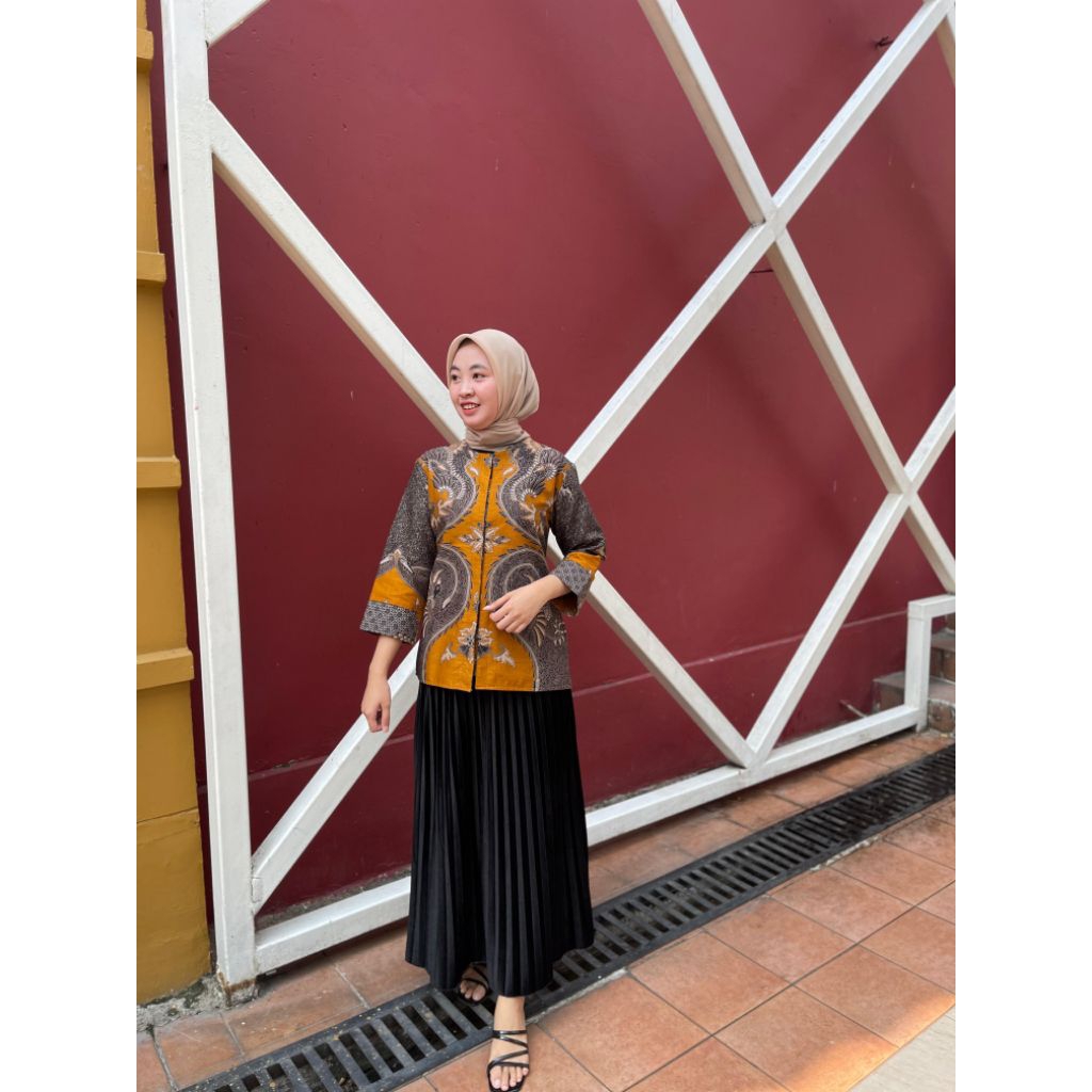 Blouse Batik Atasan Wanita Kerja Qistina Batik Bahan katun model kancing depan motif KUNINGPEKALONGA