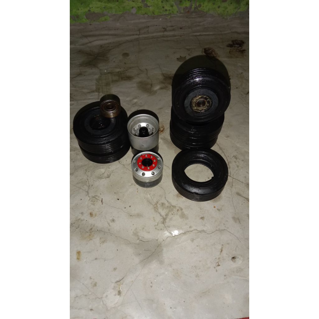 satu set Ban Roda miniatur truk canter skala 1:13