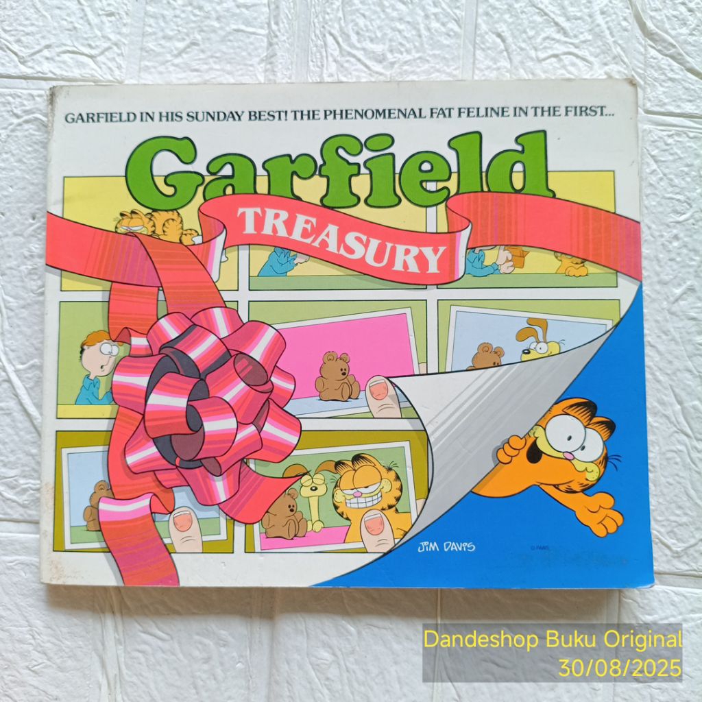 Garfield Treasury oleh Jim Davis - Komik BAHASA INGGRIS Ballantine