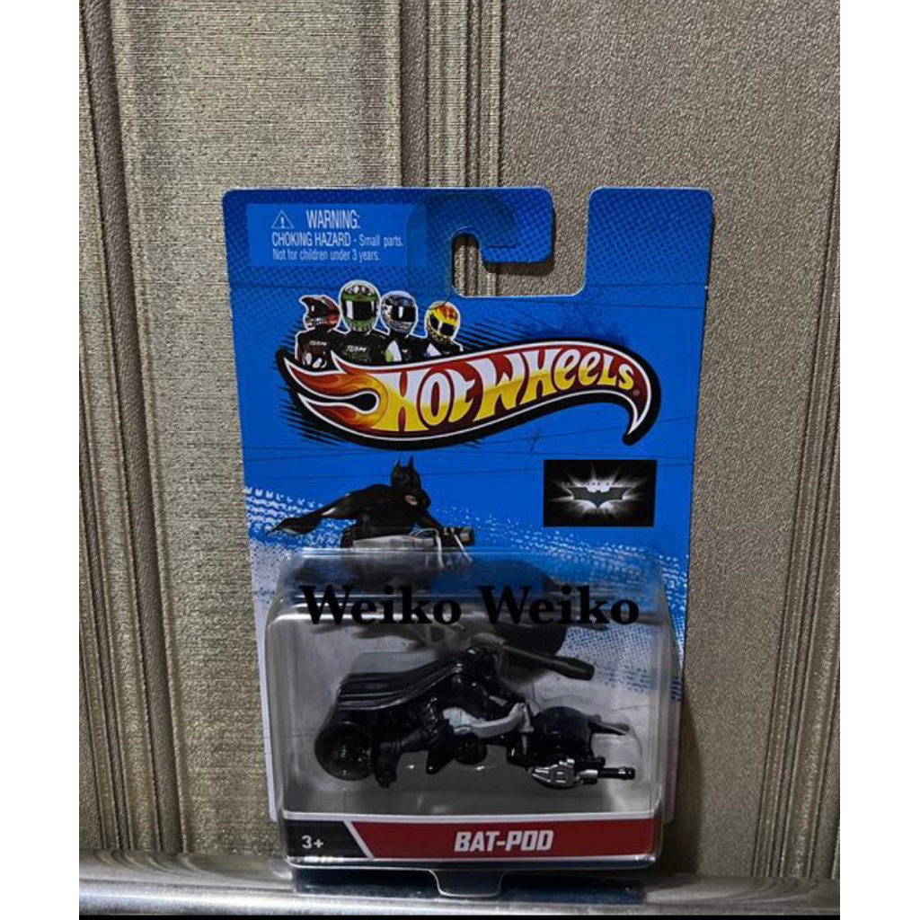 hotwheels batman motorcycle bat pod + figure