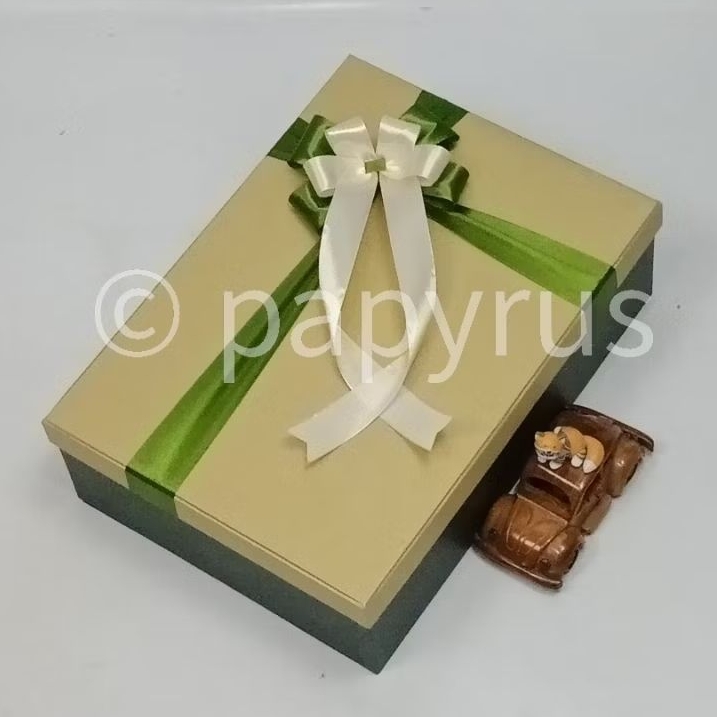 

PAPYRUS Kombinasi 25x35 Tinggi 10cm Kotak Kado Gift Box Hardbox Hampers V2