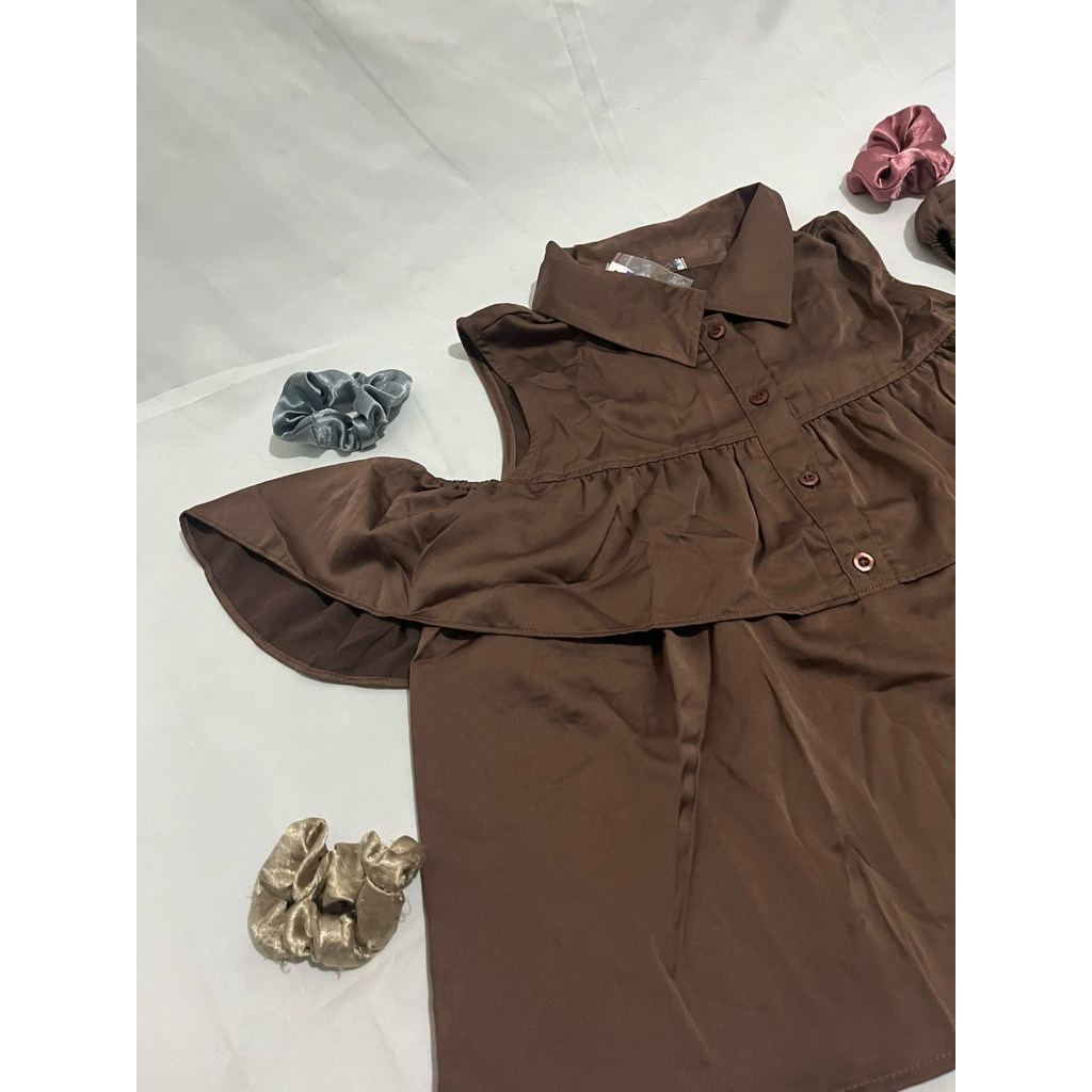 Atasan Wanita Satin Bahu Bolong