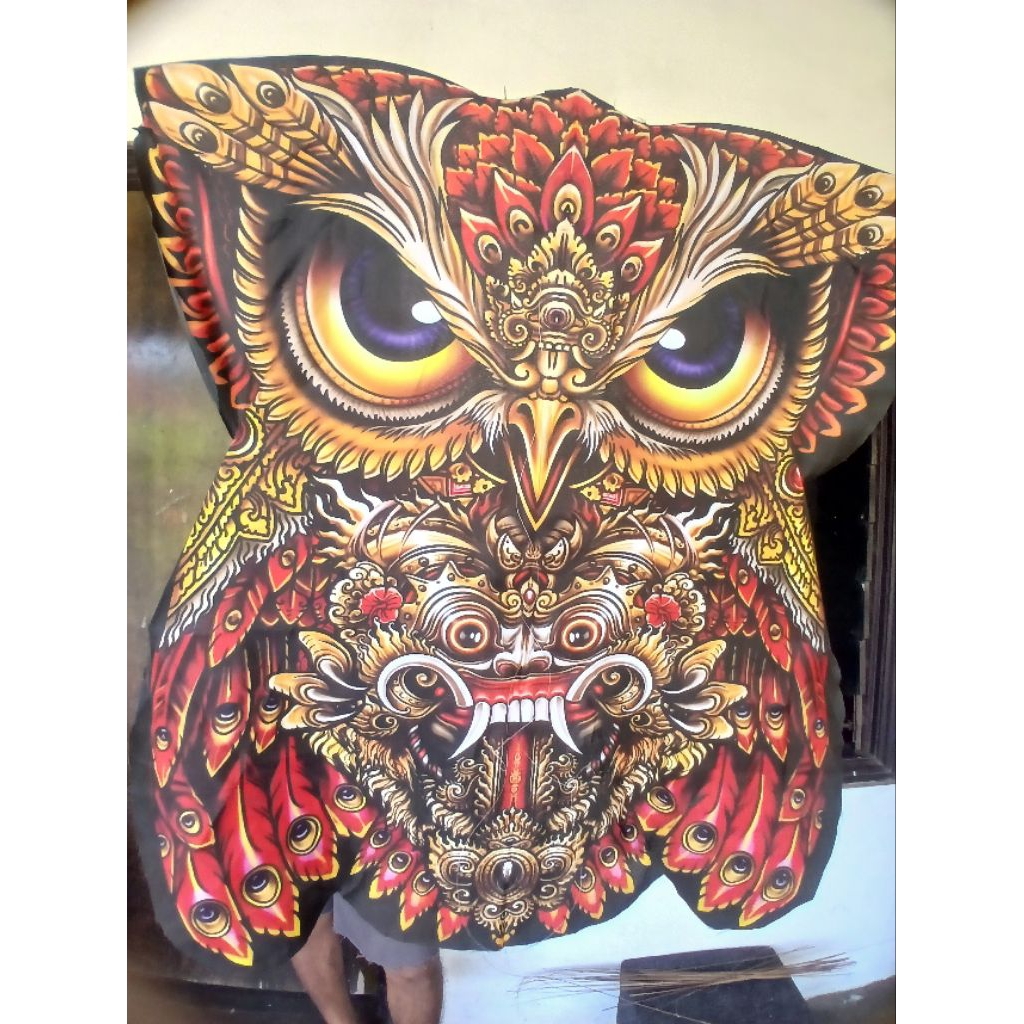layangan clepuk rangda bali ( gambar jarak dekat)