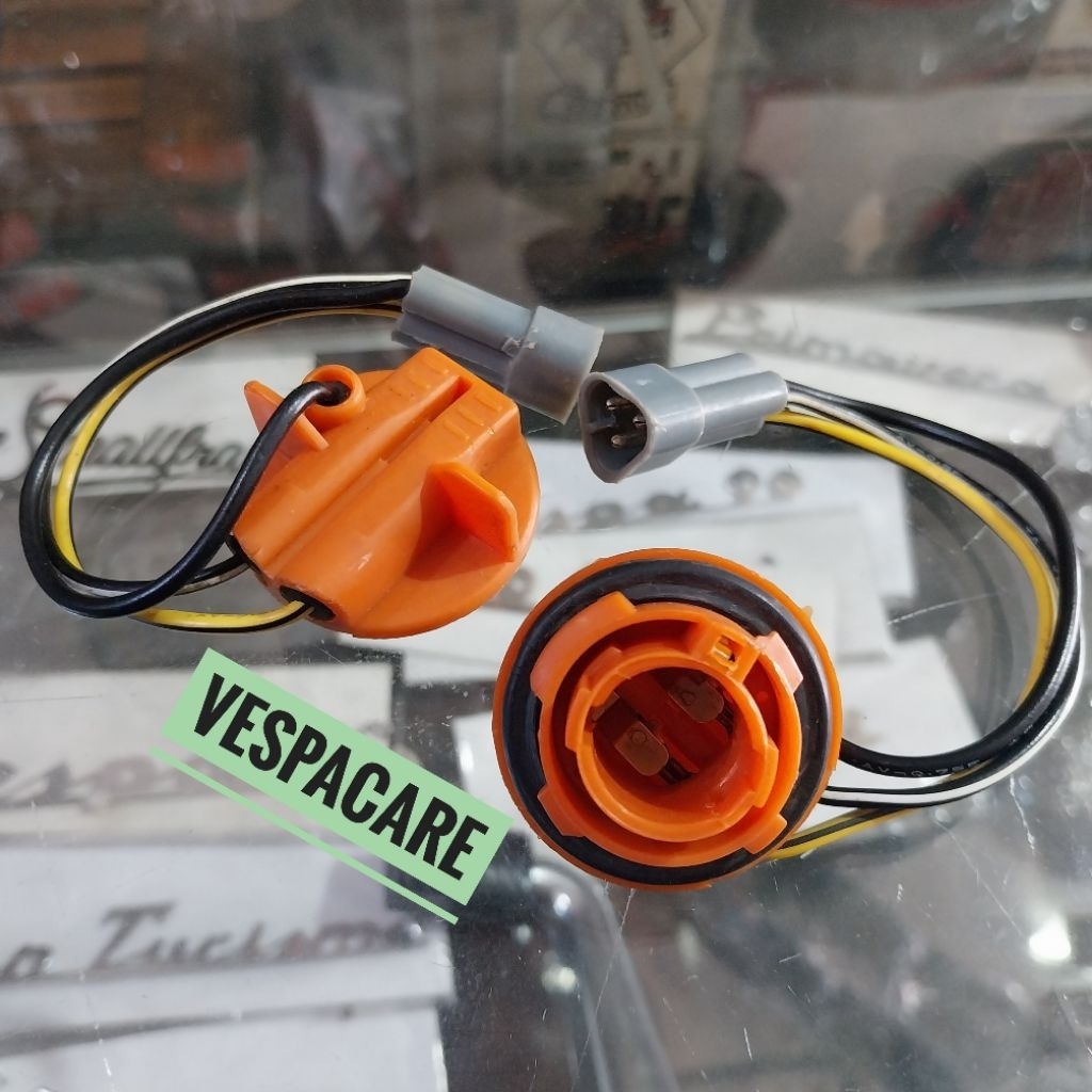 Fitting Soket Lampu Belakang Stoplamp Vespa Lx S 2V 3V Polos