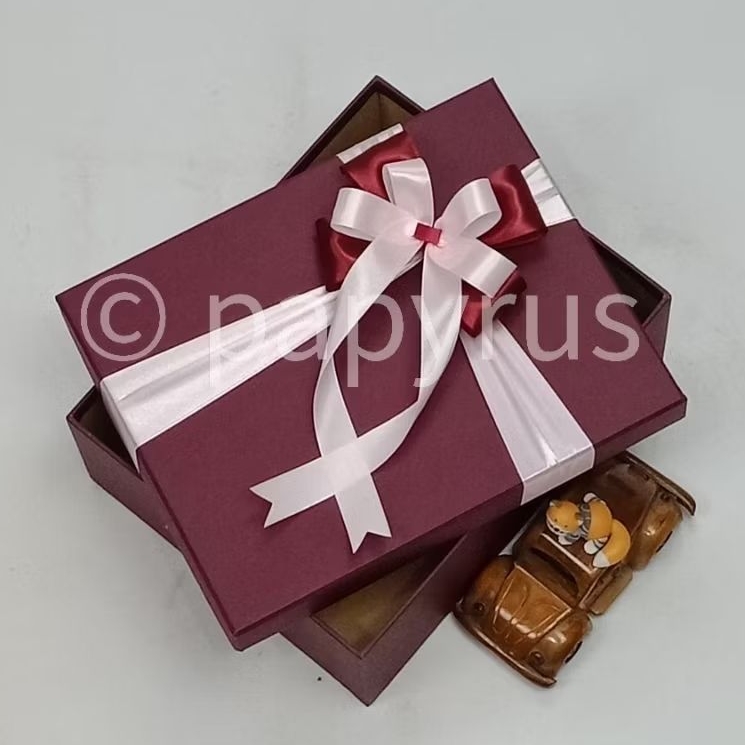 

PAPYRUS 20x25 Tinggi 5cm Kotak Kado Gift Box Hardbox Hampers V1