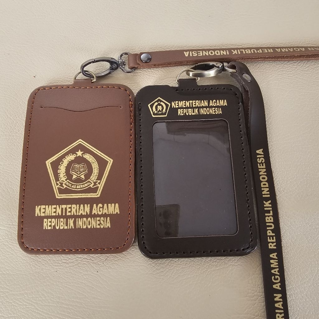 

Tempat Kartu Id Card Kulit Dengan Logo KEMENAG