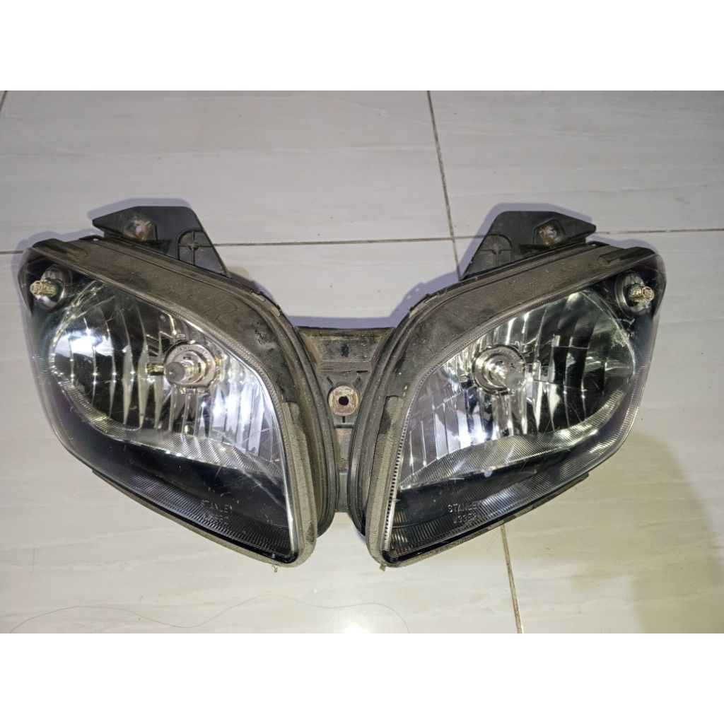 lampu depan Yamaha R15 V2 orisinil