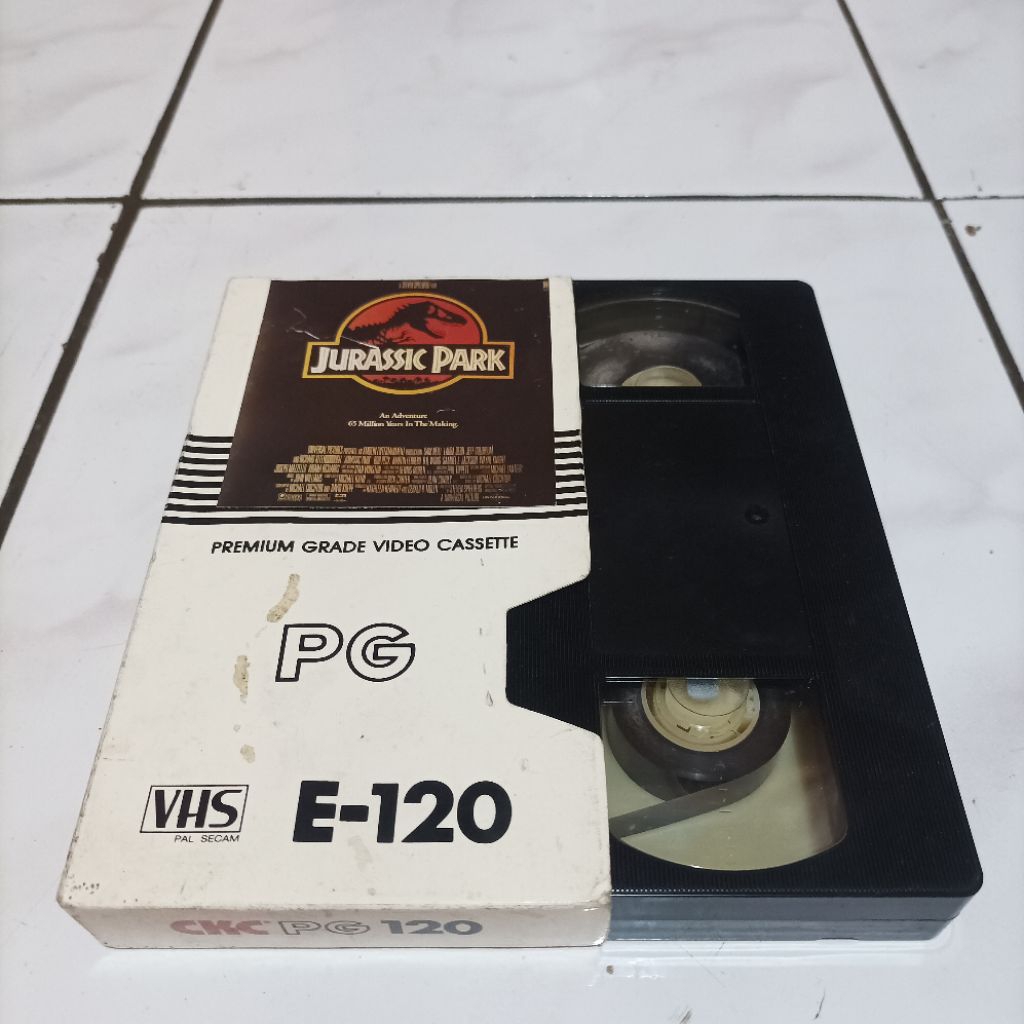 Kaset Video VHS Film Jurassic Park 1993