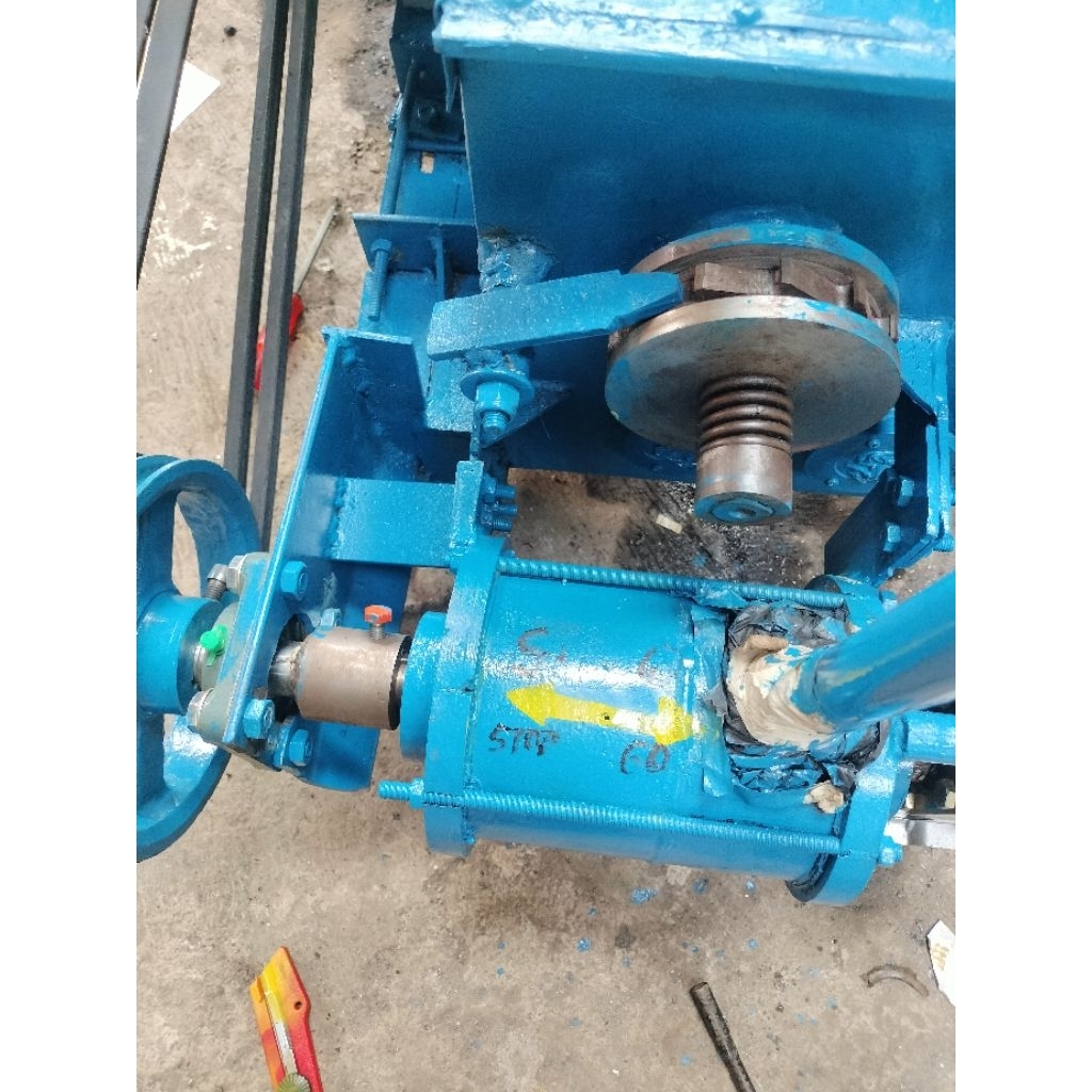 Hoist / winch 2 ton. penggerak mesin bensin / diesel. putar bolak balik
