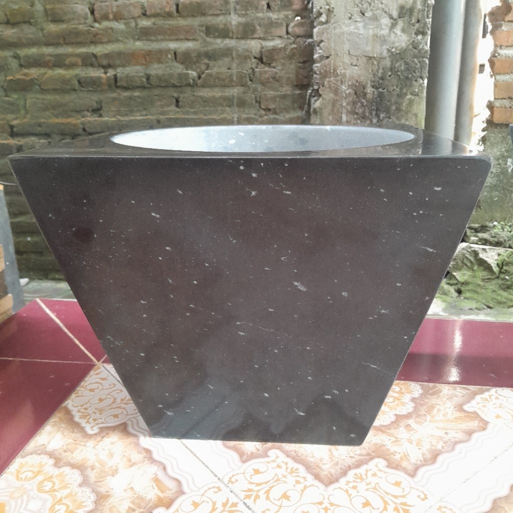 Lumpang batu asli ukuran besar /lesung batu andesit