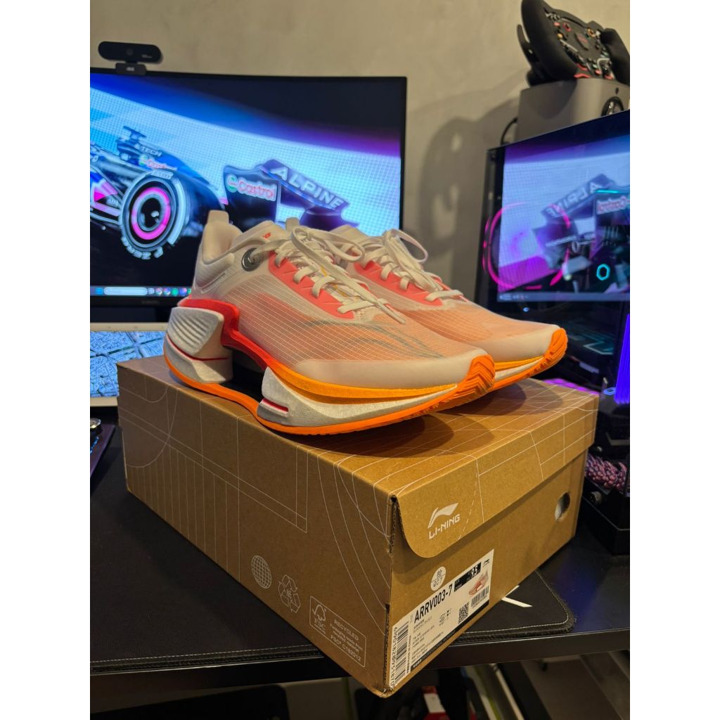 Sepatu Lari Lining Shadow 3 Essentials