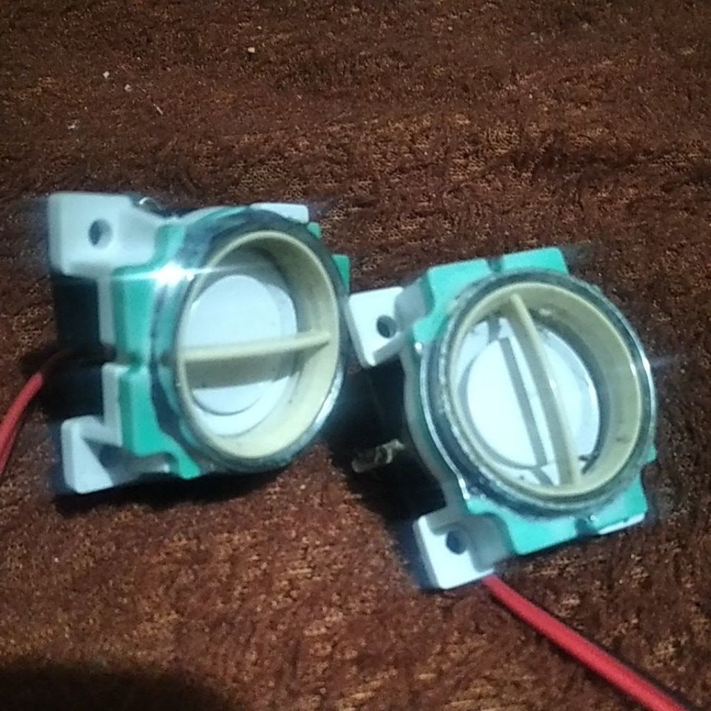 Twitter tv polytron bekas