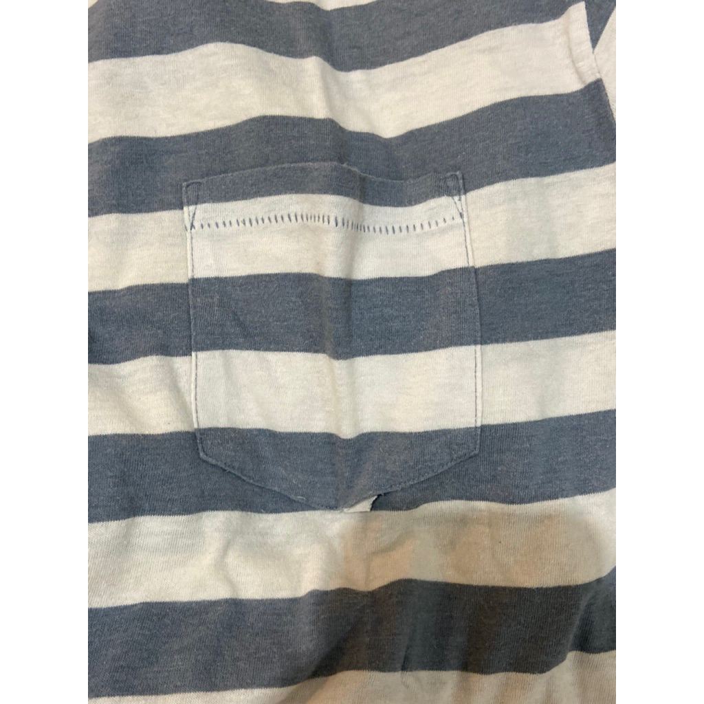 PRELOVED  — gap tshirt putih biru kaos defect (kantong lubang minor) pria men