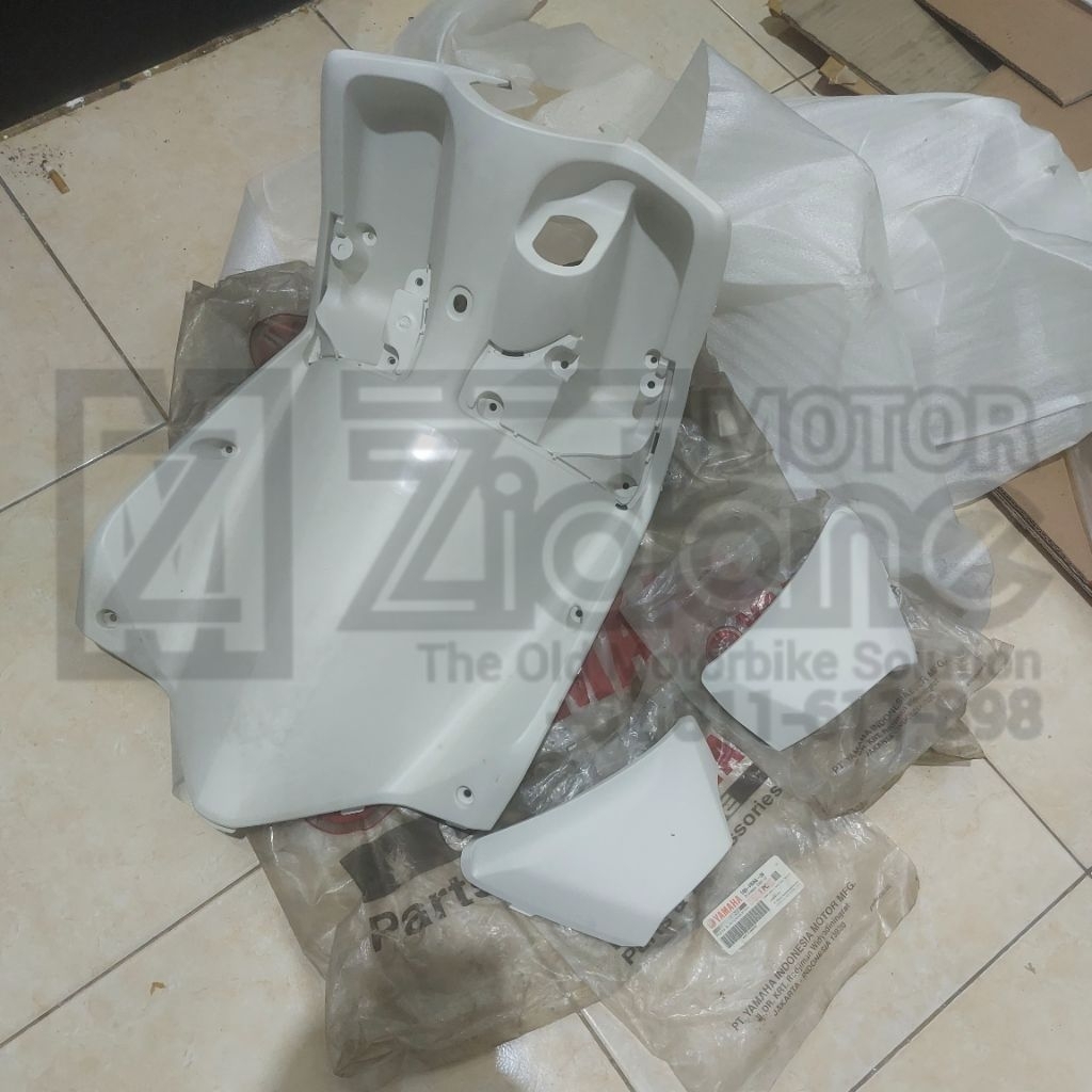 dek laci leghsield belakang set cover laci putih yamaha mio soul karbu putih original nos YGP