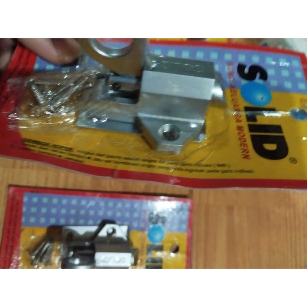 Grendel Jendela Stainless Chrome Merk SOLID