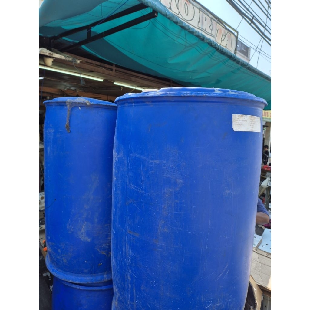 satu drum plastik warna biru 200L bekas ambil sendiri
