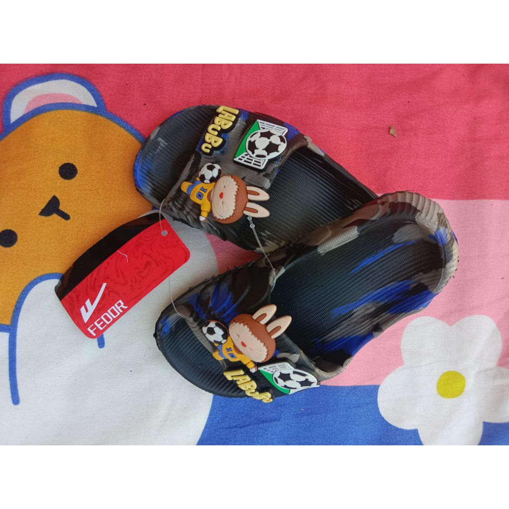 SANDAL SLOP ANAK LORENG VARIASI LABUBU PLASTIK ANTI AIR