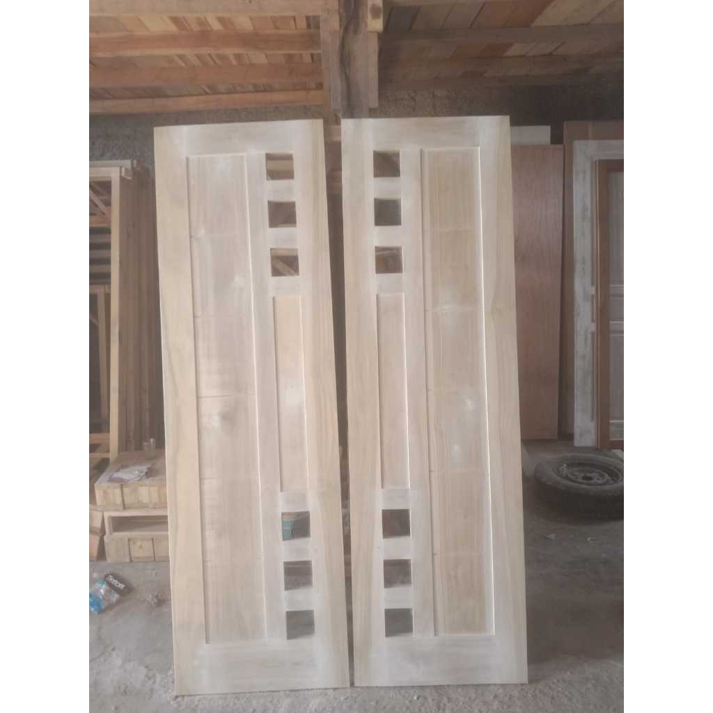 Panel Pintu Kayu minimalis dan Kusen bahan kayu Manglid uk. 200x80x3.5