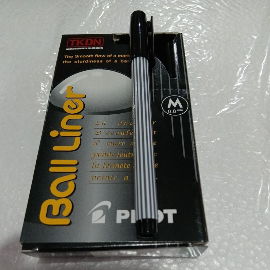 

BALL Liner pilot isi 12 pcs hitam medium 08 pulpen