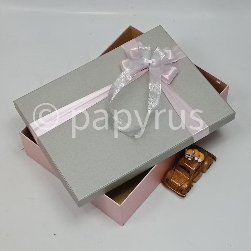 

PAPYRUS Kombinasi 30x40 Tinggi 8cm Kotak Kado Gift Box Hardbox Hampers V3
