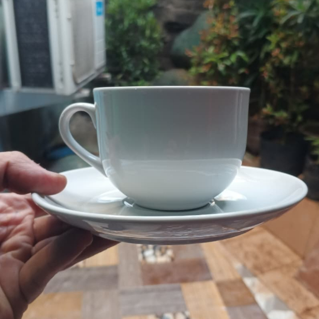 Cangkir dan Pisin keramik Putih satu set untuk Kopi 240ml berat 500 gr