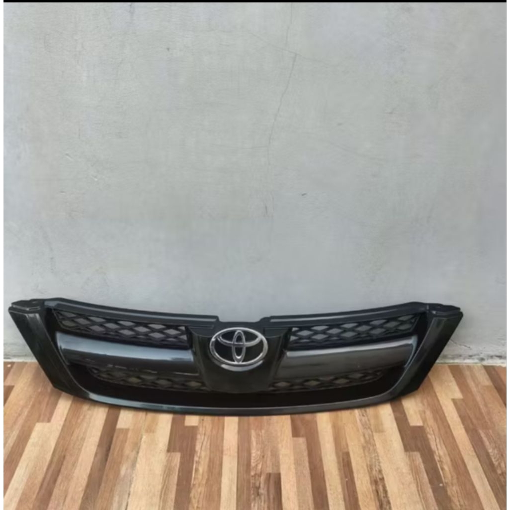 Grill Grill Toyota Inova tahun 2005 Original