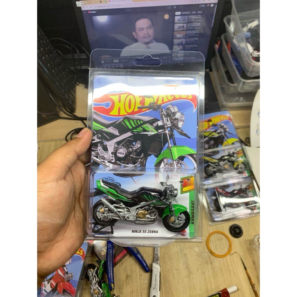 Miniatur Ninja ss skala 1:20 panjang 10cm