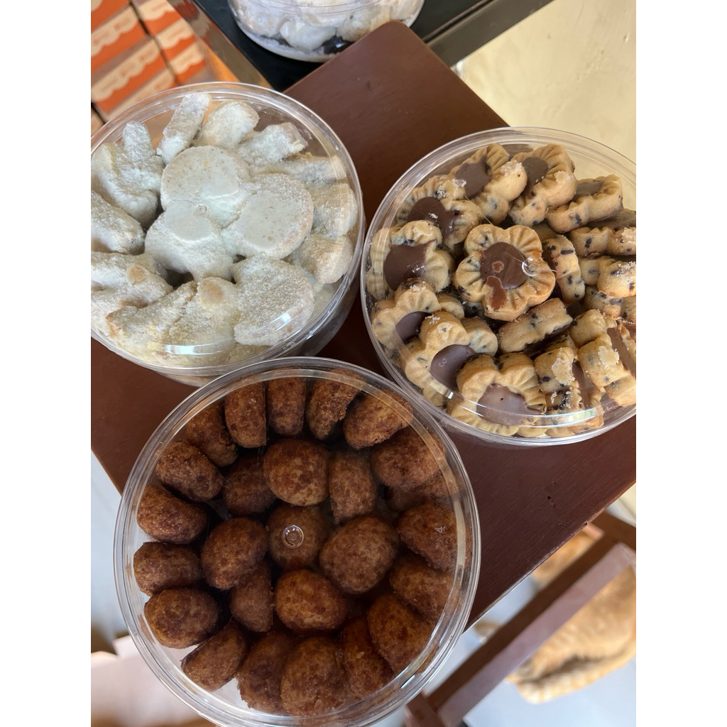 

paket hemat-kue kering andalan-90rb dapat 3 toples