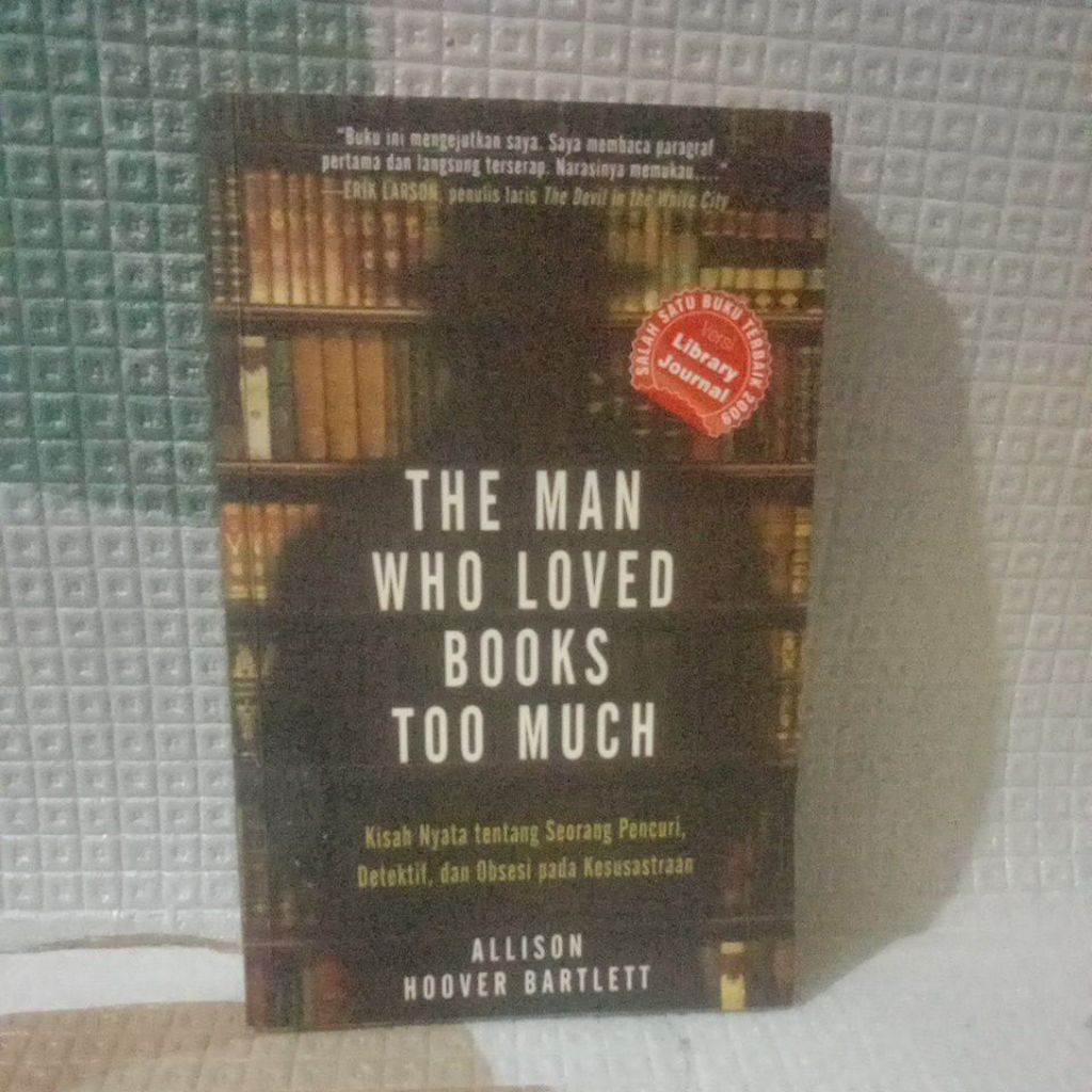 NOVEL THE MAN WHO LOVED BOOKS TOO MUCH-ALLISON HOOVER BARTLETT