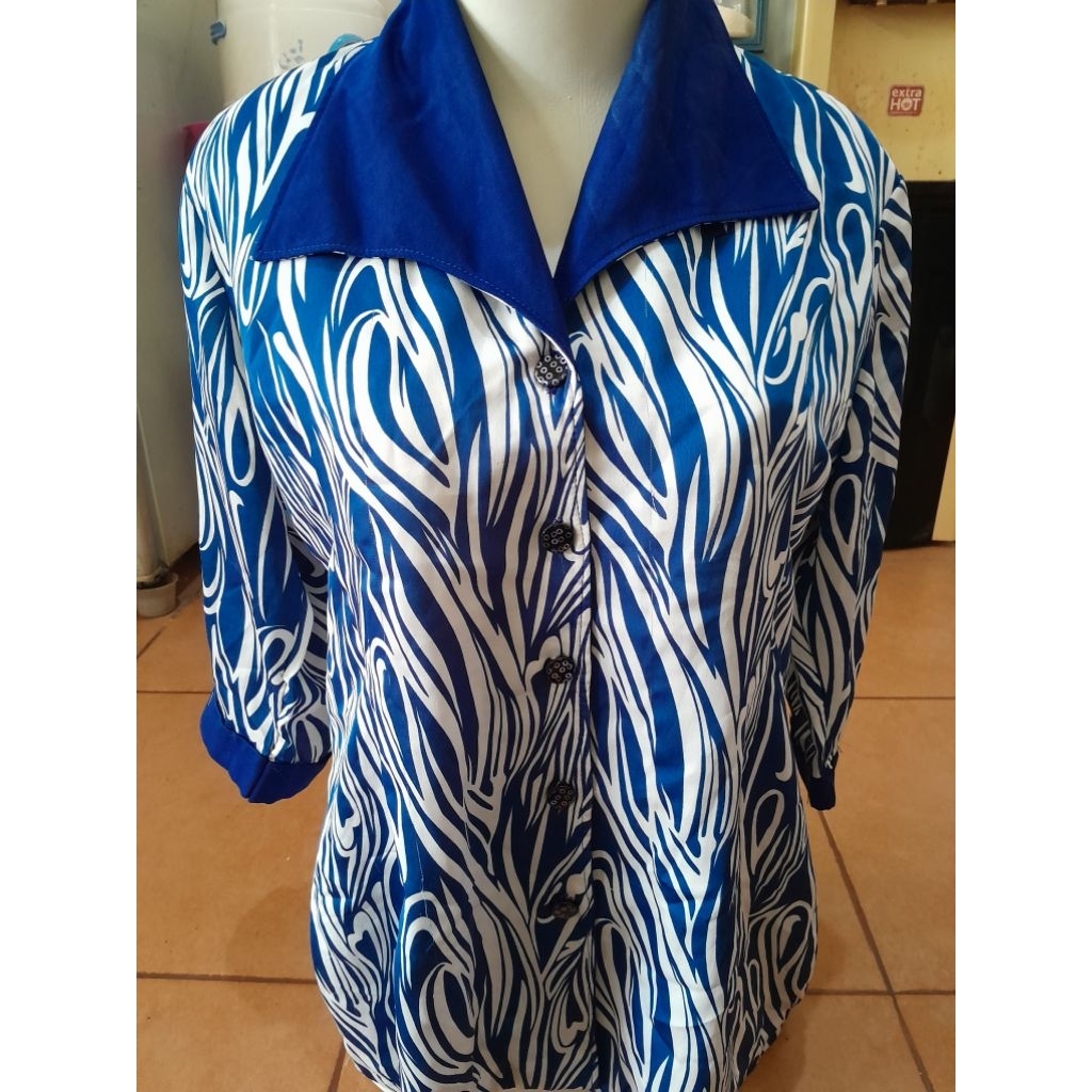 atasan blouse motif macan biru