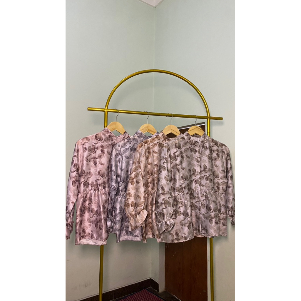 Blouse Motif Floral Satin Elegance