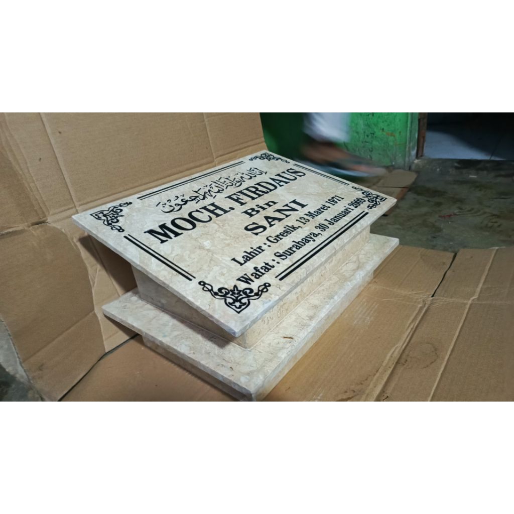 MAKAM KEPALA MARMER 30*40 -+2 CM