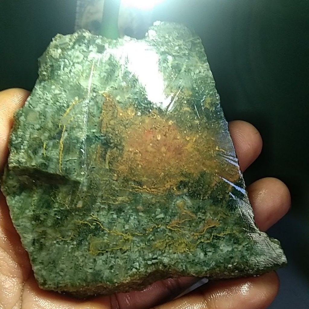 BATU TERATAI HIJAU CRYSTAL UNIK DAN LANGKA