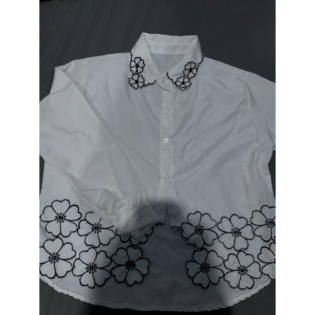 blouse putih motif bunga